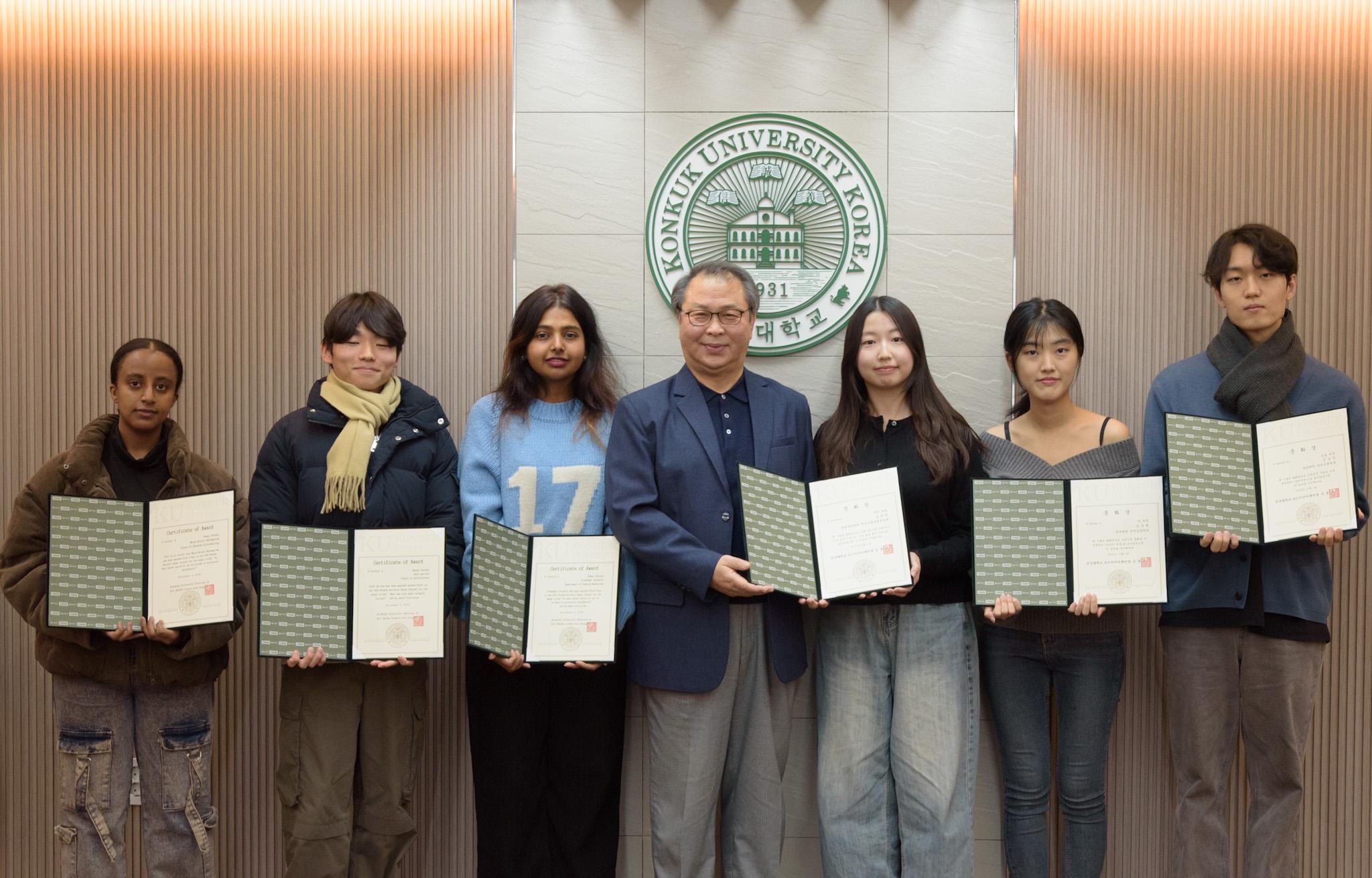 2025학년도 문화상 및 Essay Contest 시상식 대표이미지